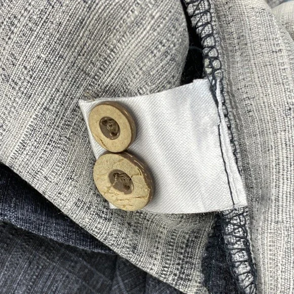 Tommy Bahama Hawaiian Silk Shirt Mens Large Pineapple Pin Up Girl Short Sleeve - Picture 8 of 9